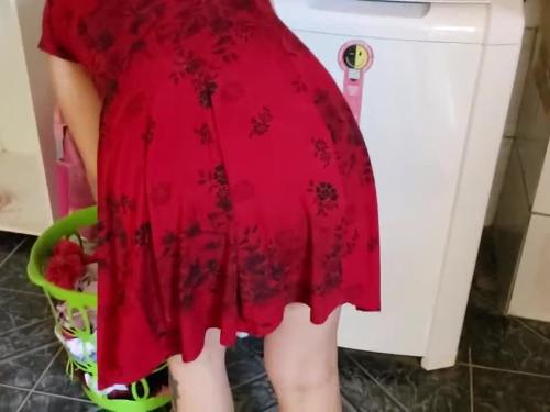 Marido safado filmando sua esposa gravida colocando roupa no varal, vai trabalhar a noite corno, o vizinho vai vir aqui. kkk
